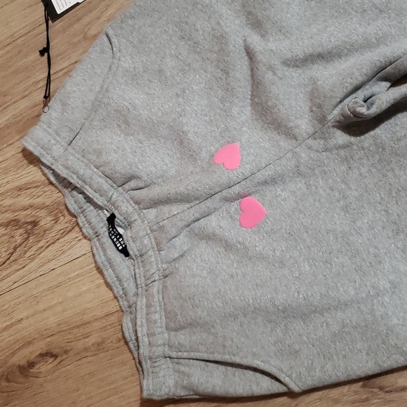 ❌SOLD❌ Brunette The Label All Over Hearts Oversized Fleece Joggers - Picture 7 of 11